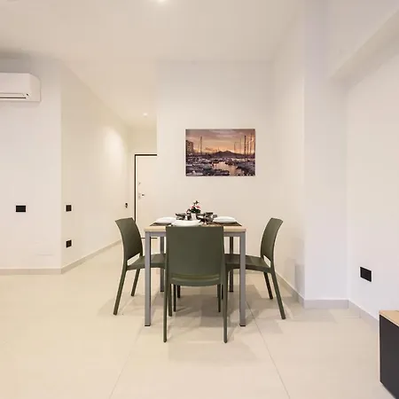 Via Niccolo Tommaseo 4 - 1 Apartment
