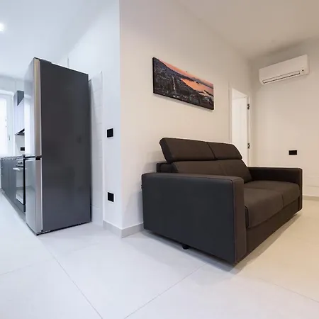 Via Niccolo Tommaseo 4 - 1 Apartment *