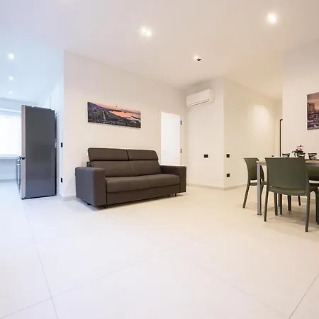 Via Niccolo Tommaseo 4 - 1 Apartment *