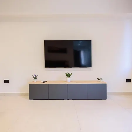 Via Niccolo Tommaseo 4 - 1 Apartamento *